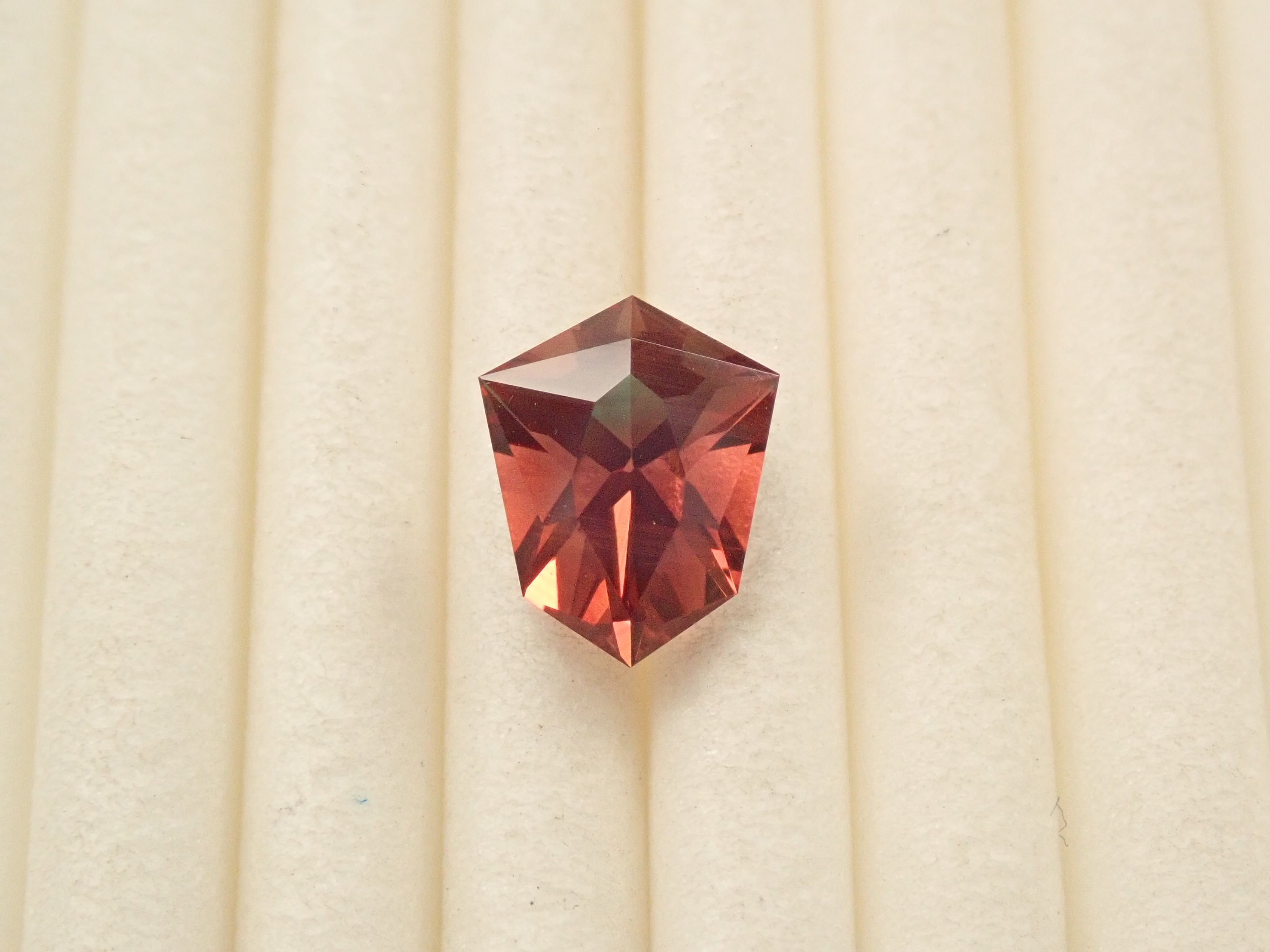 モンゴル産バイカラーアンデシン 0.944ctルース