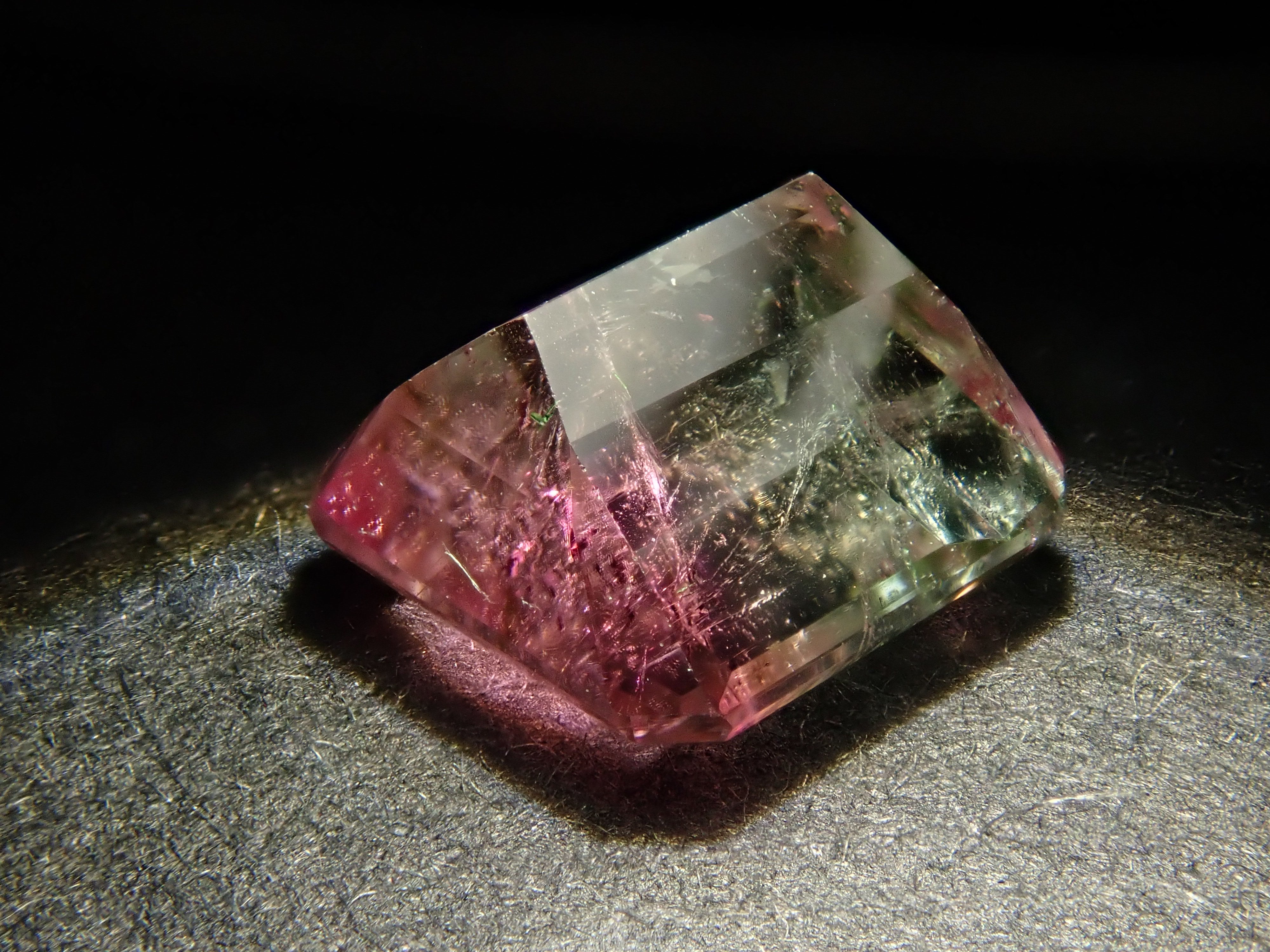 ブラジル連邦共和国産 パーティーカラードトルマリン 原石 41.1g