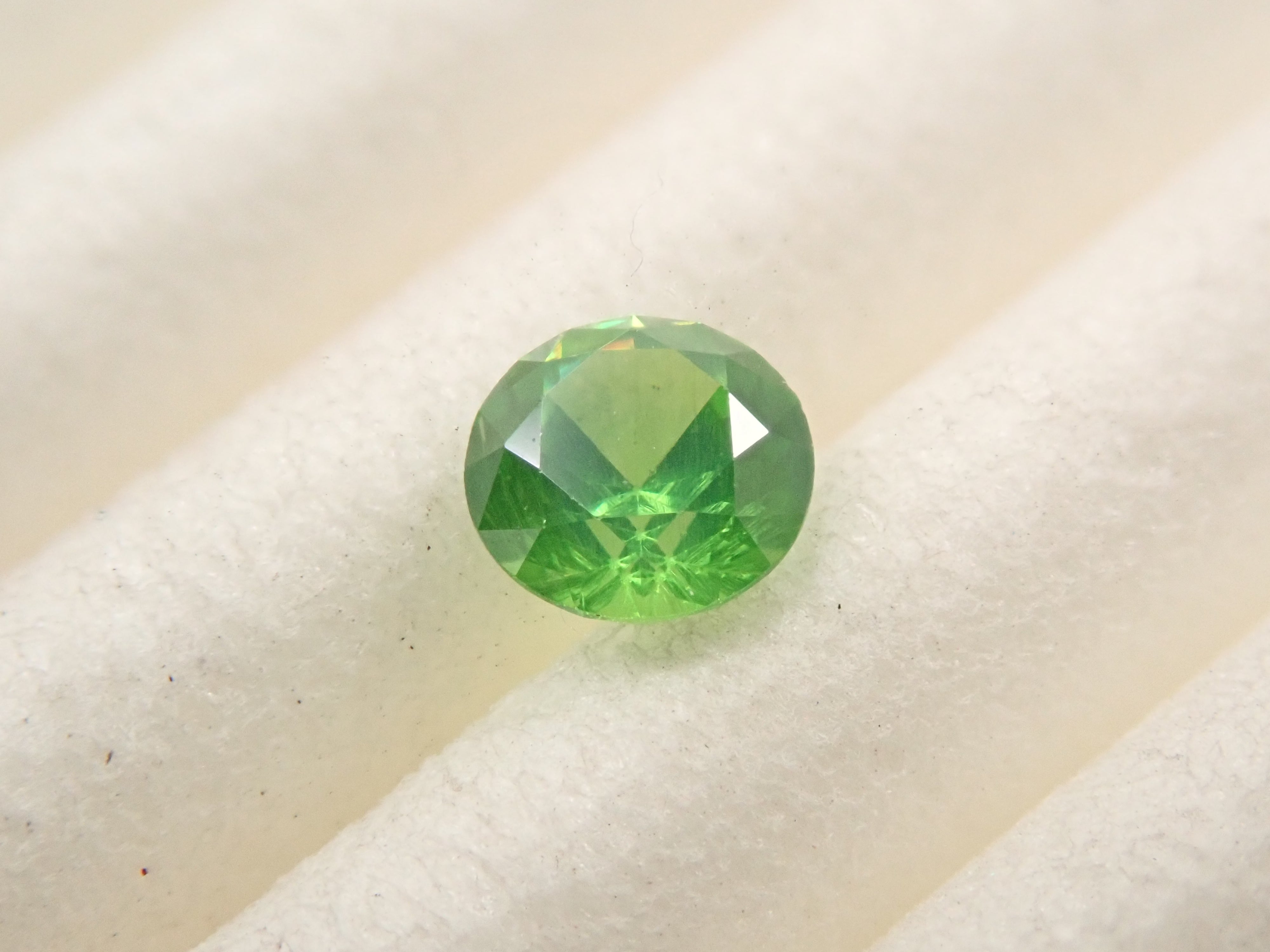 ロシア産デマントイドガーネット（ホーステール認む） 0.187ctルース