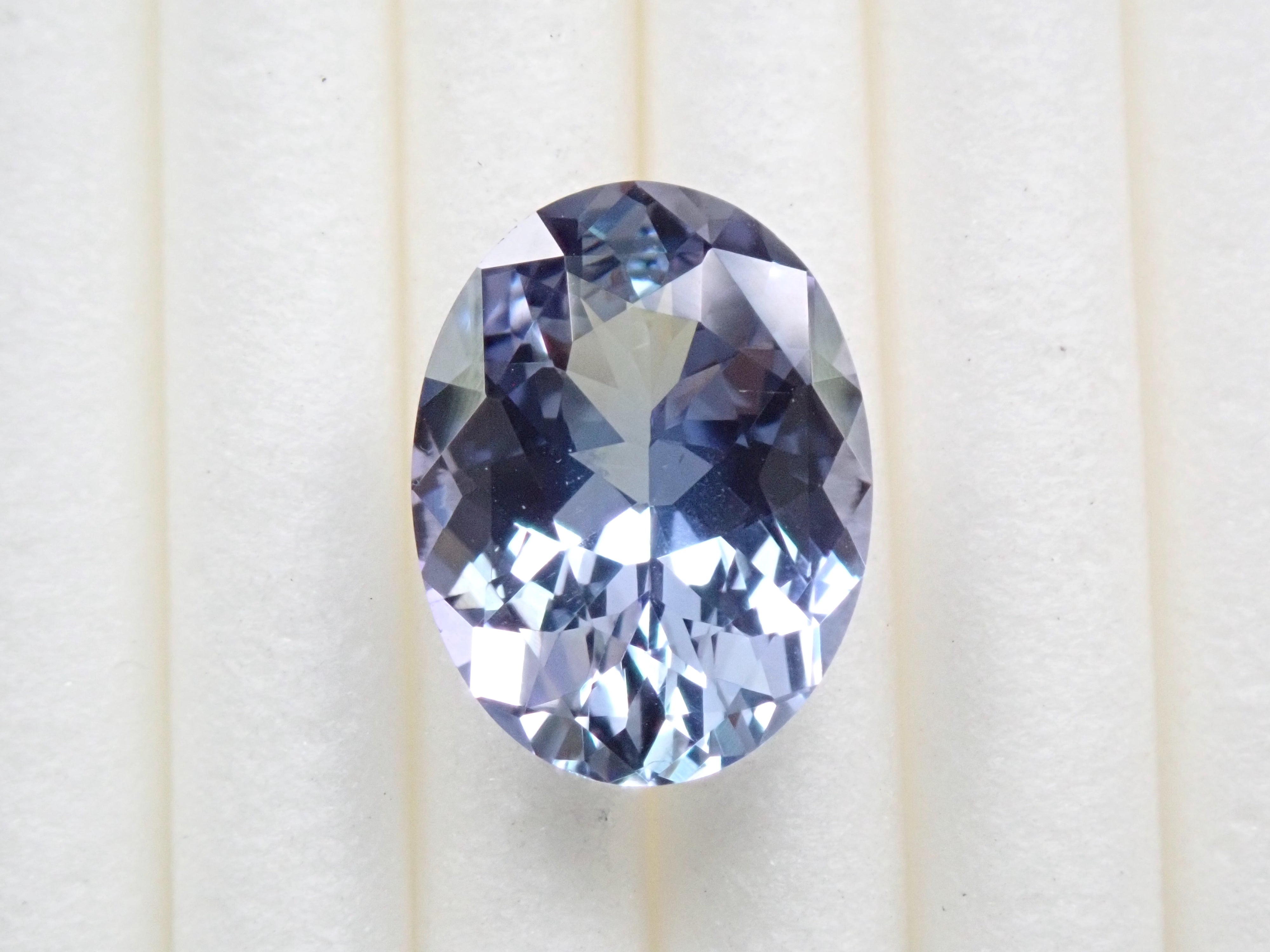 タンザニア産バイカラーゾイサイト 2.304ctルース