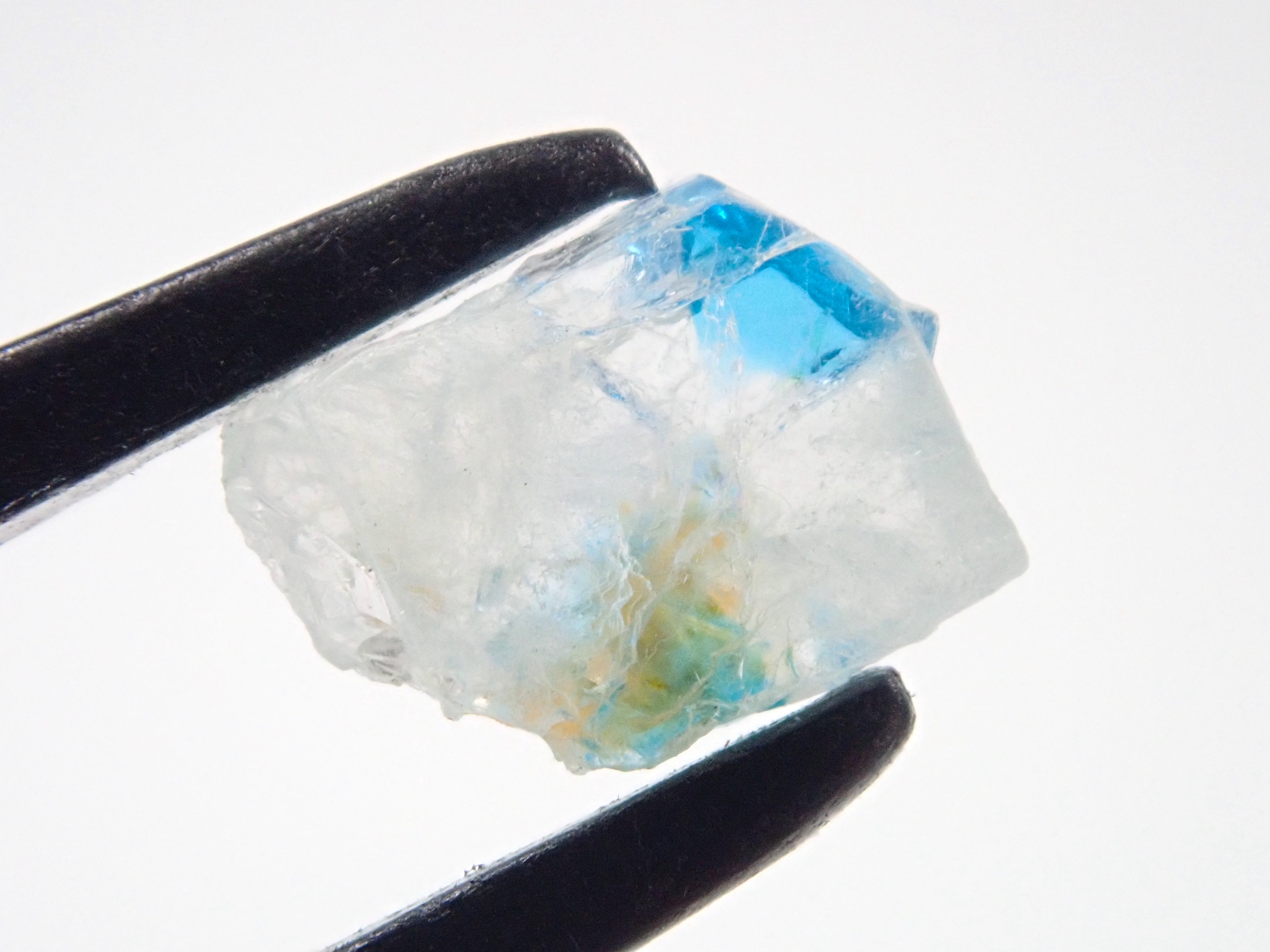 ブラジル産ユークレース原石1石《複数購入割引有》