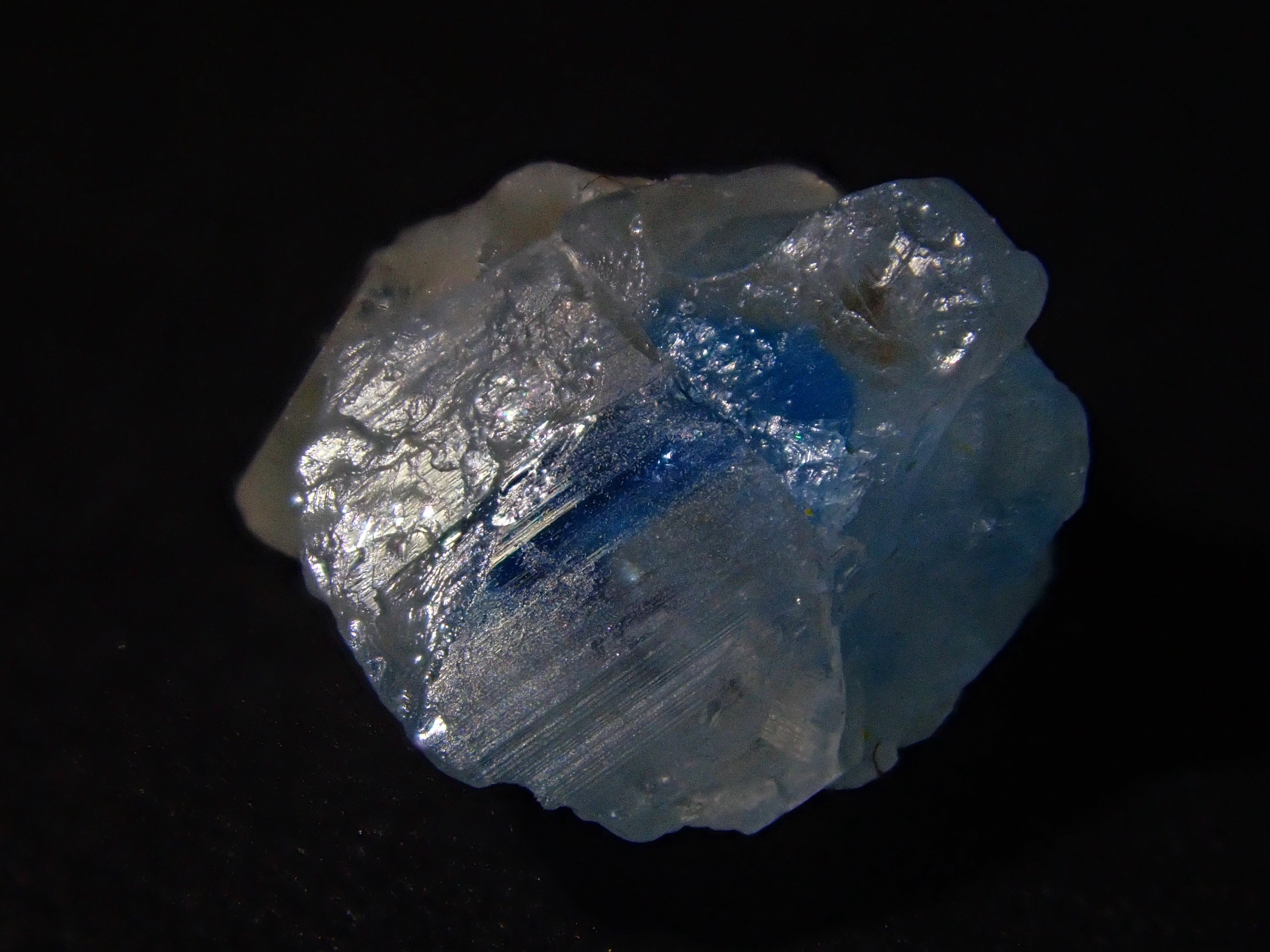 ブラジル産ユークレース原石1石《複数購入割引有》