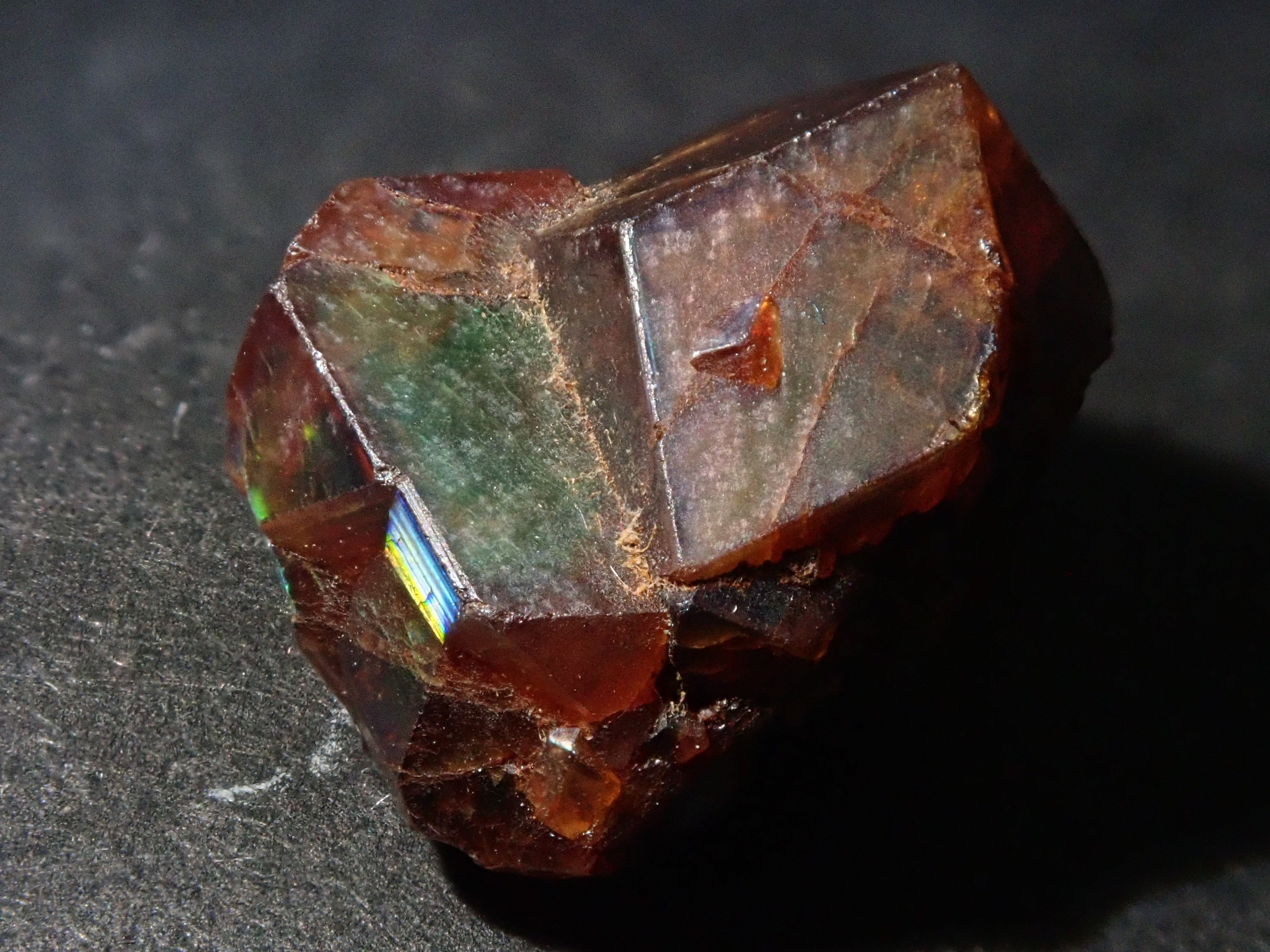 奈良県天川村産レインボーガーネット（アンドラダイトガーネット