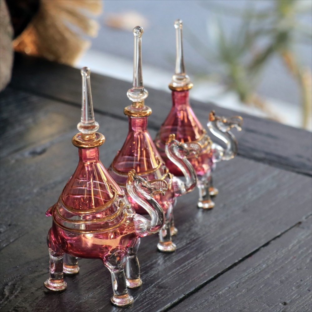 キリムスタイル / エジプト香水瓶 手吹きガラスの工芸品/ラクダ3頭