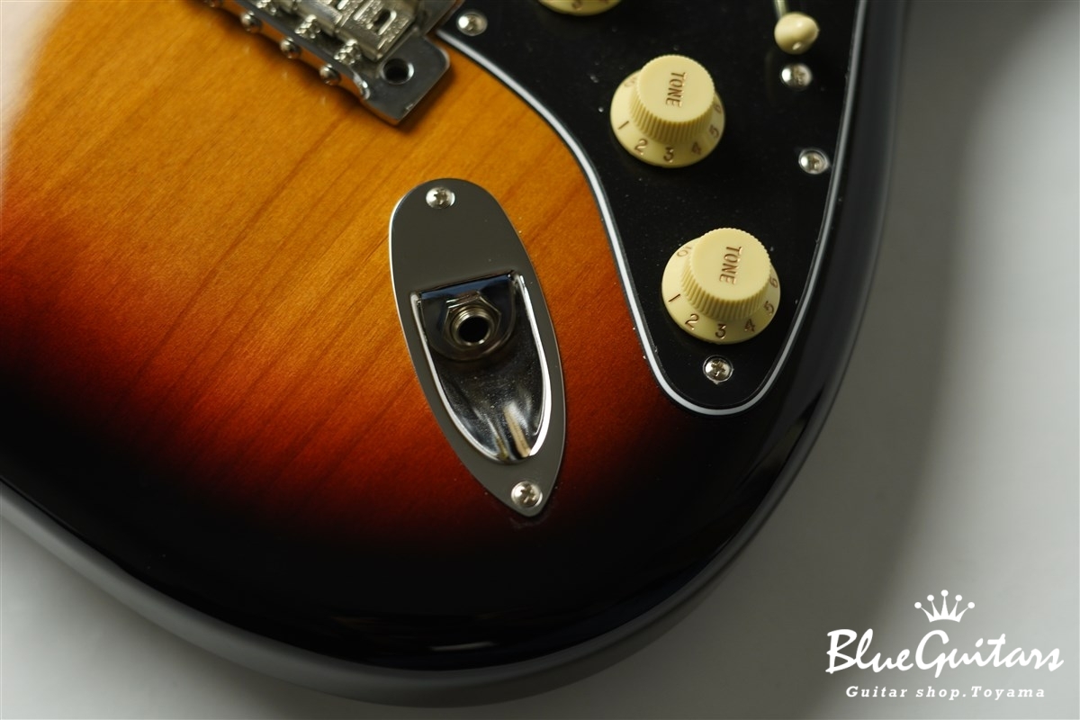 Fender Vintera II '70s Stratocaster - 3 Color Sunburst | Blue