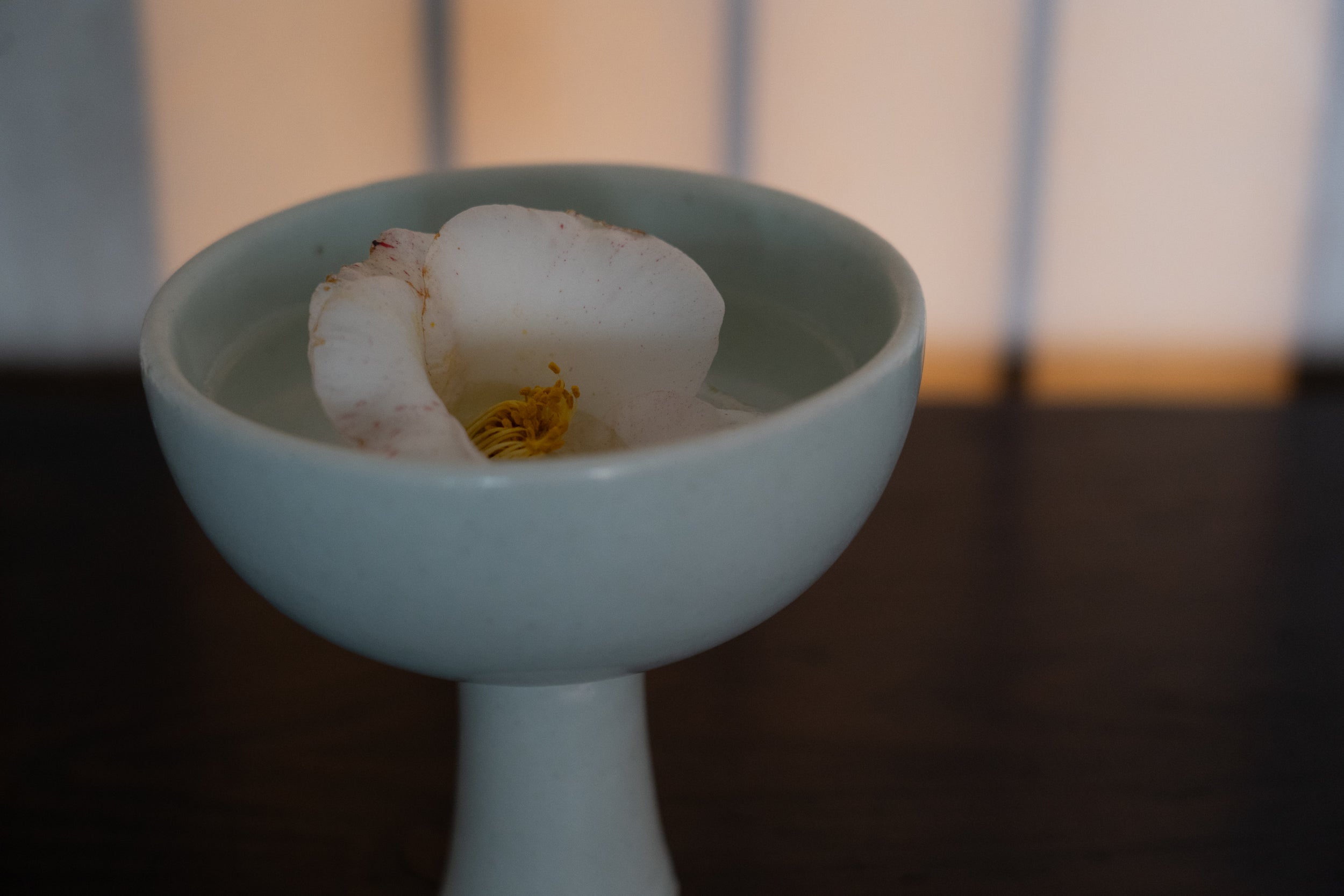 w089 李朝 白磁 馬上杯 金直し 木箱入り 酒器 【公式通販】