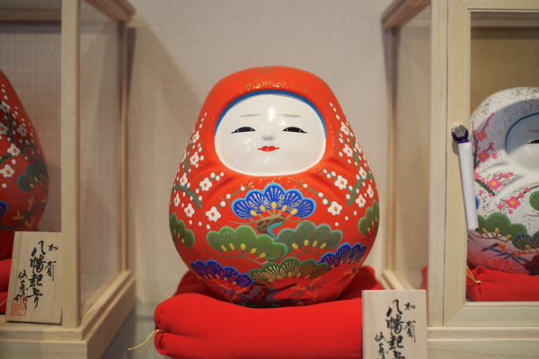 加賀伝統工芸品、紺谷力作「閼伽（あか)人形」 加賀伝統工芸品、紺谷