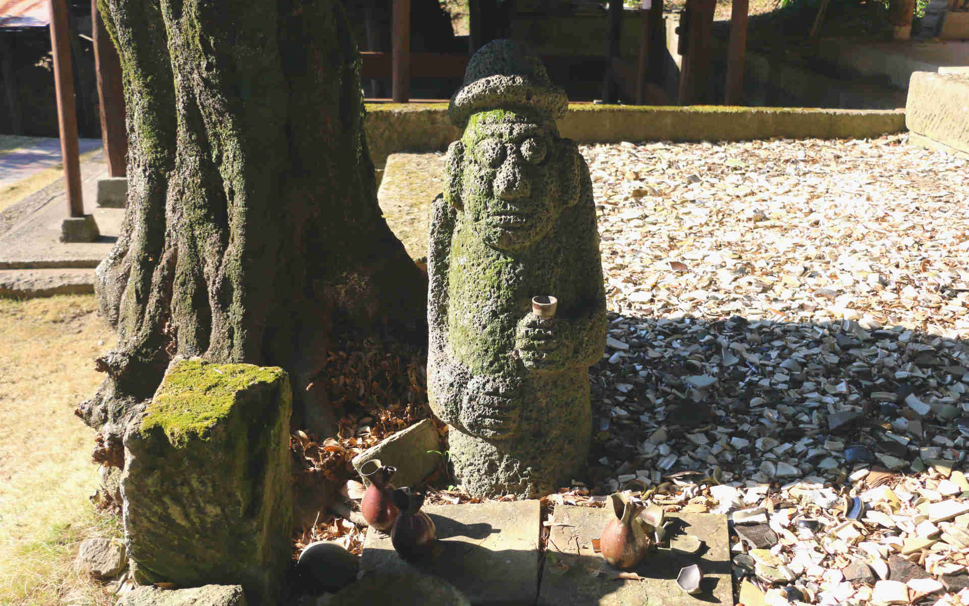 薩摩焼を代表する窯元「沈壽官窯」で手に入れたい白薩摩 | 中川政七