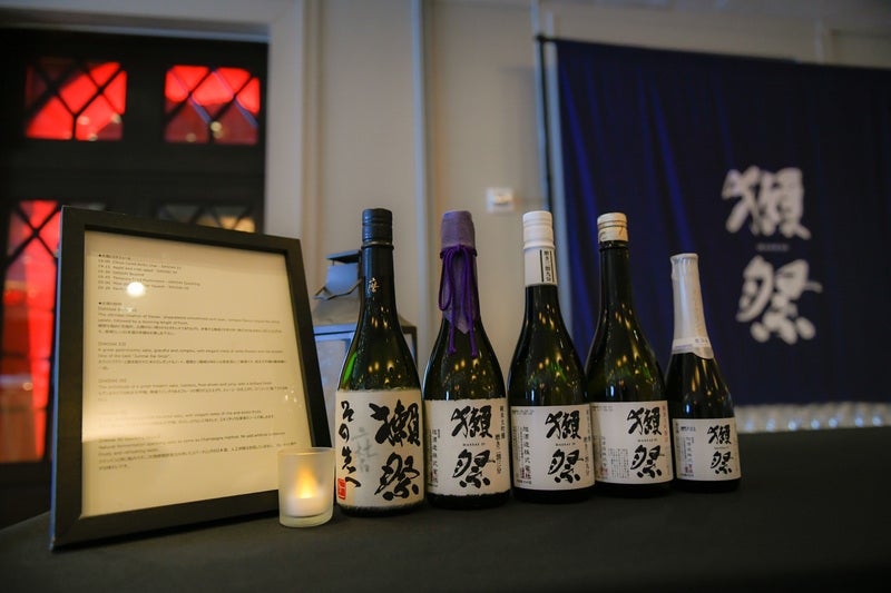 オーストリアと旭酒造のコラボレーション日本酒「獺祭 未来を作曲」を