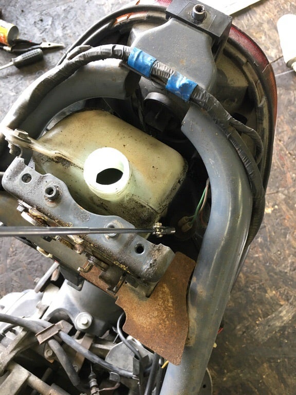 ライブDIO-ZX (AF35) オイル漏れ補修 | ばいく屋だっく和歌山店の作業記録