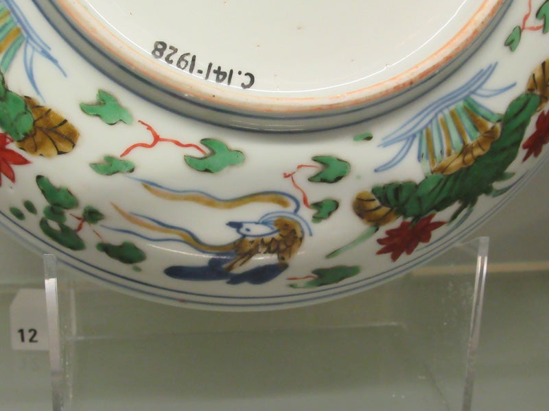 中国明時代五彩お皿 中国 明時代後期の色絵皿 ～ その裏文様が