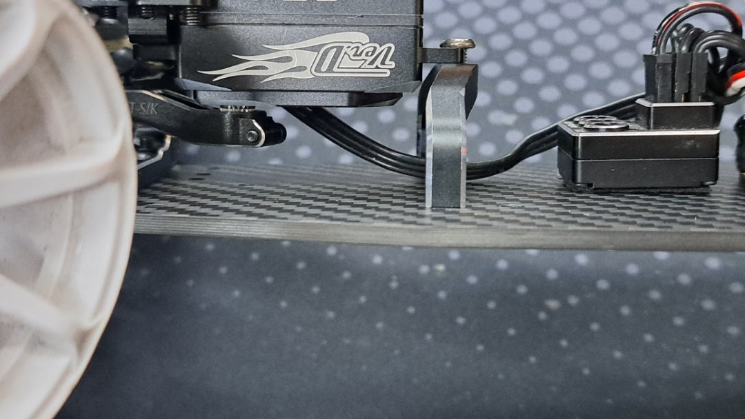 ヨコモ BD11 用 カーボンシャーシ 2.2㎜ 蕨山Carbon ヨコモ BD11 用