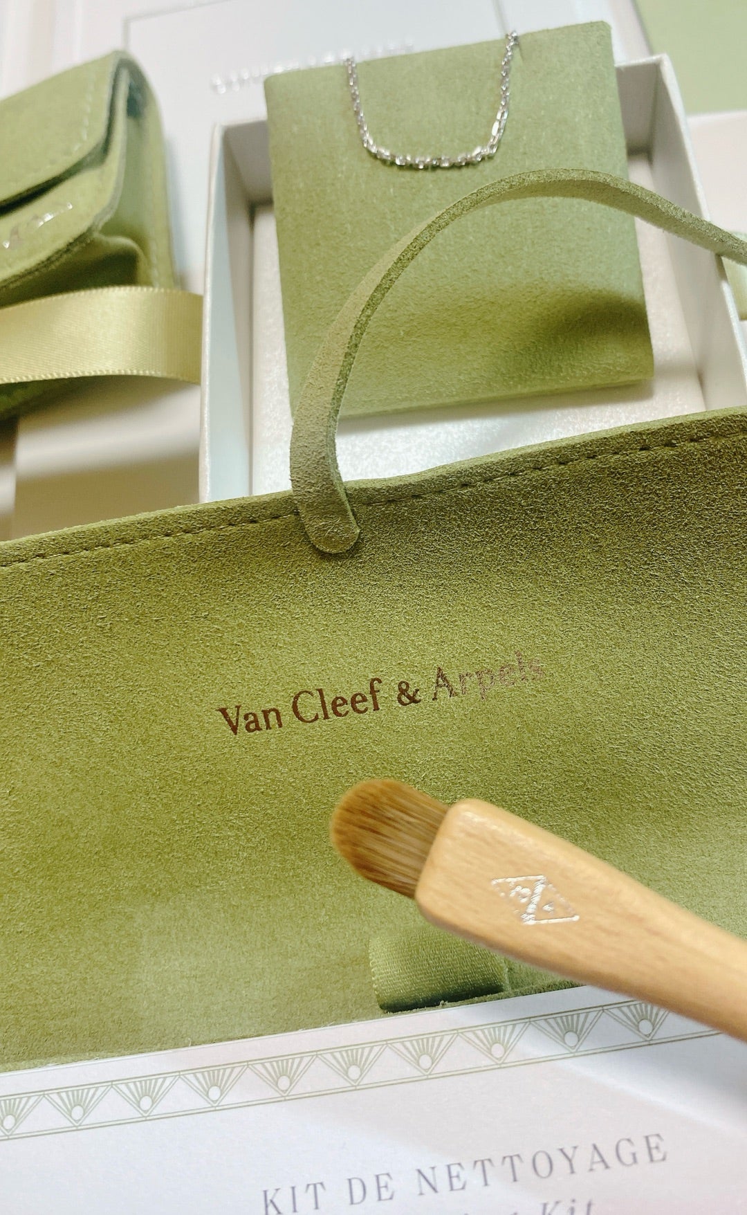 ヴァンクリーフ】オンライン購入だから？クリーニングキットが入ってた