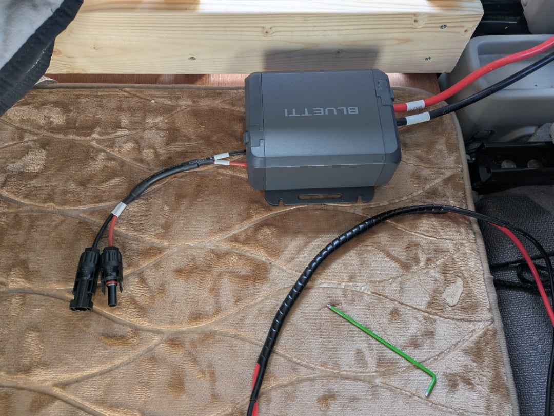 車中泊の強い強い味方 BLUETTI Charger1 ブルーティチャージャー1を