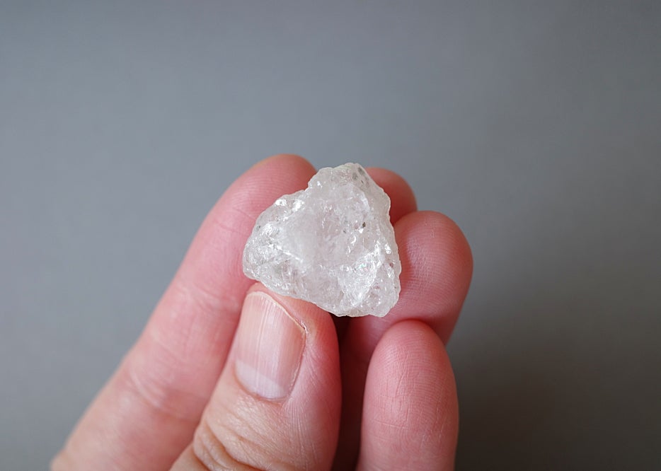 ロシア（マリシェボ鉱山）産フェナカイト原石(非処理) 7.49g