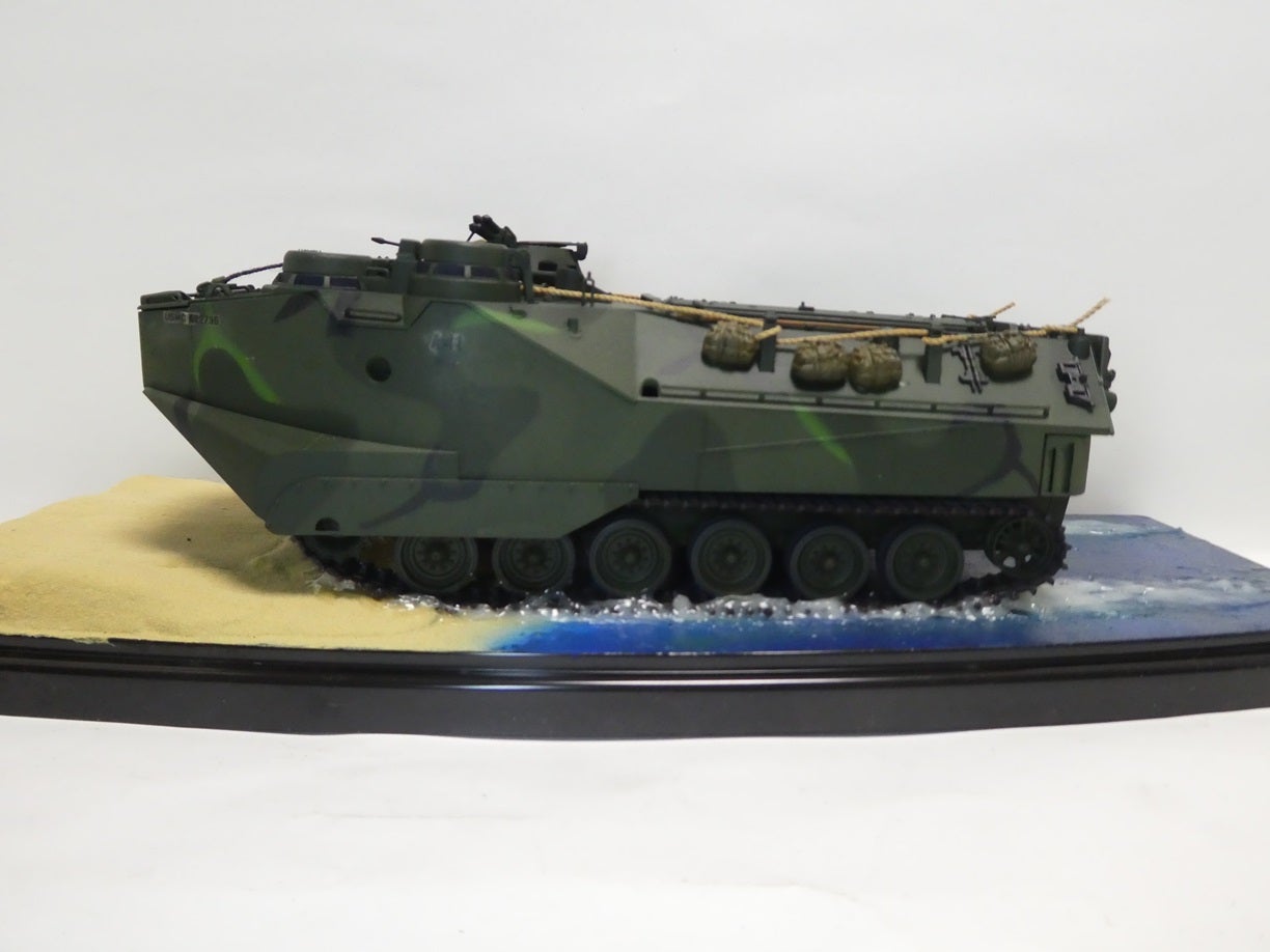 タミヤ 1/35 アメリカ水陸両用車 LVTP7A1シードラゴン | tai-fighterの