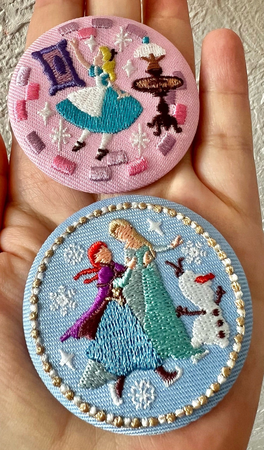 ディズニー 刺繍缶バッチ Disney Characters 刺繍缶バッジビスケット2
