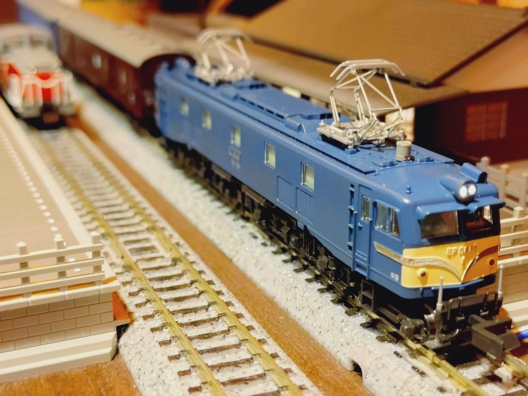 KATO出荷情報 夜行鈍行「はやたま」8両セット／EF58 66 竜華機関区