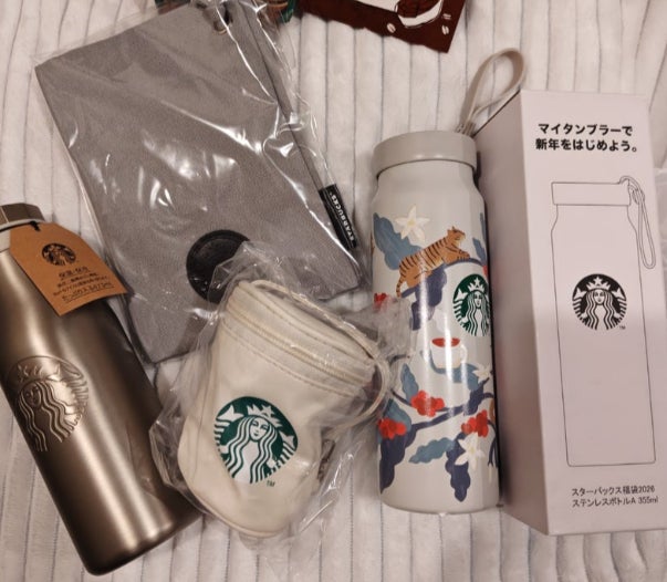 スタバ福袋2026開封！限定1000人「幻のキラキラ」は実在した？ | 華麗