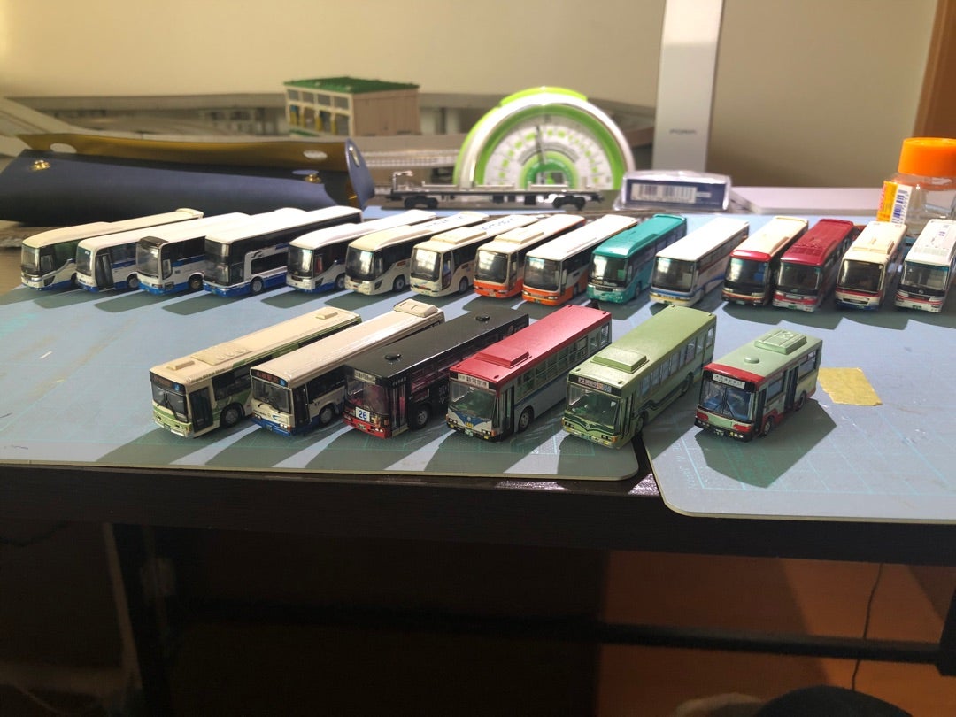 No.52鉄道Nゲージジオラマ車両、バス、車付き Nゲージ用バス車庫を