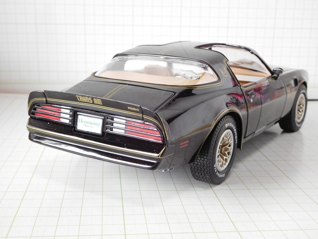 1/18 ポンティアックファイヤーバードトランザムカスタム オート