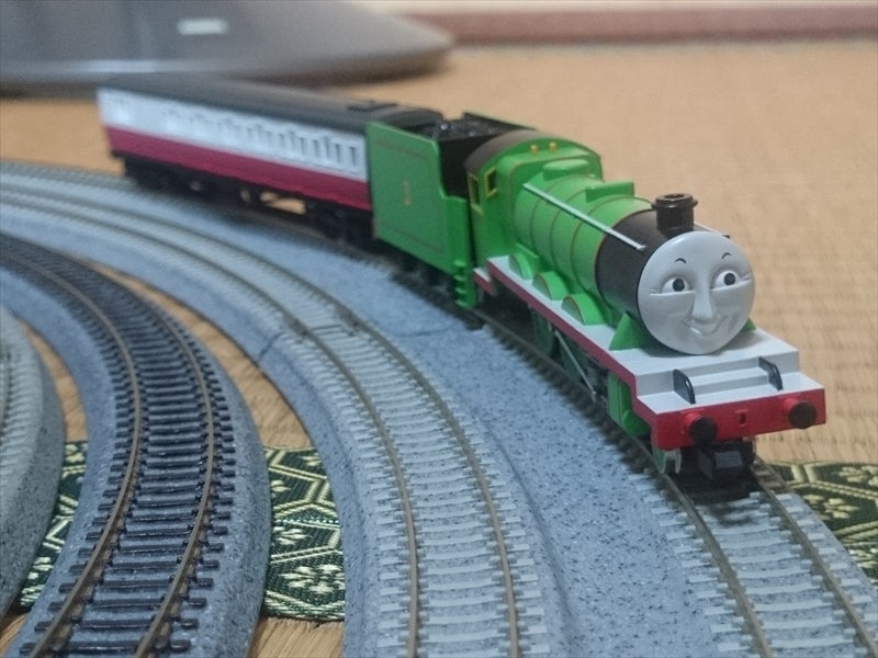 祝！ TOMIX トーマスシリーズ旧製品 きかんしゃヘンリー 入線