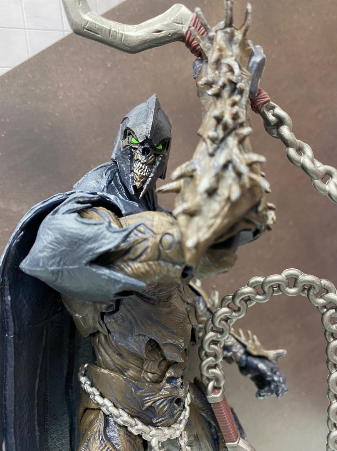 仄暗い路地裏に舞う - McFarlane Toys Raven Spawn - | トイ＆コミック