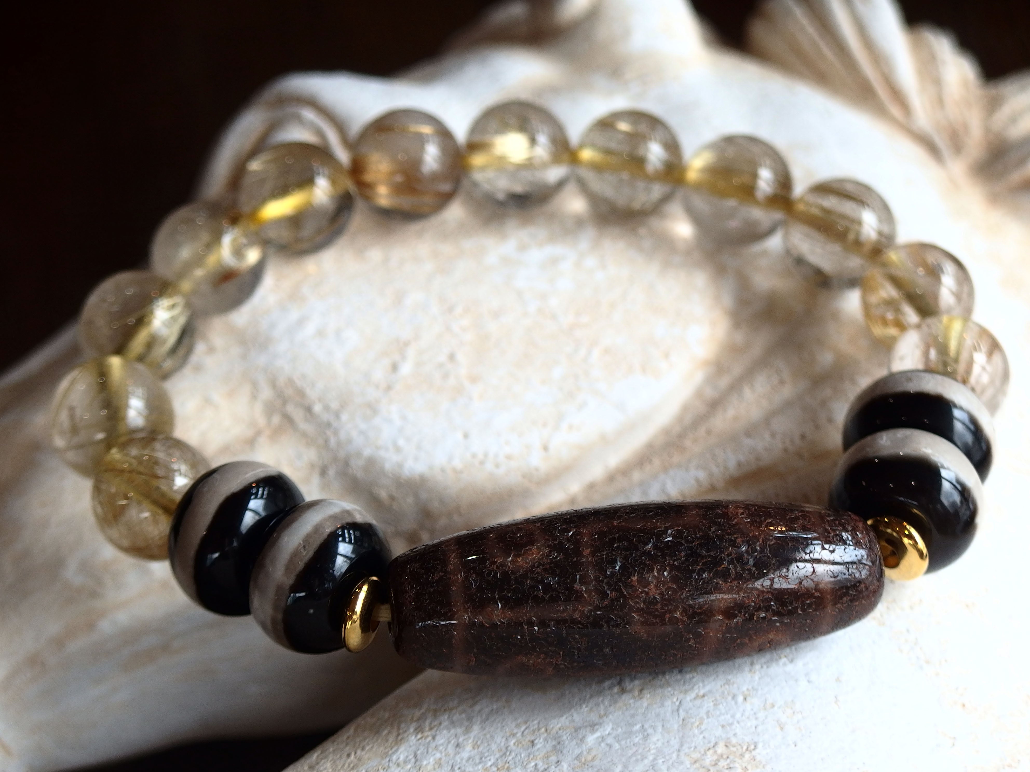 九眼天珠 馬蹄痕入り 九字の呪法 ジービーズ 九眼天珠 馬蹄痕入り 九字