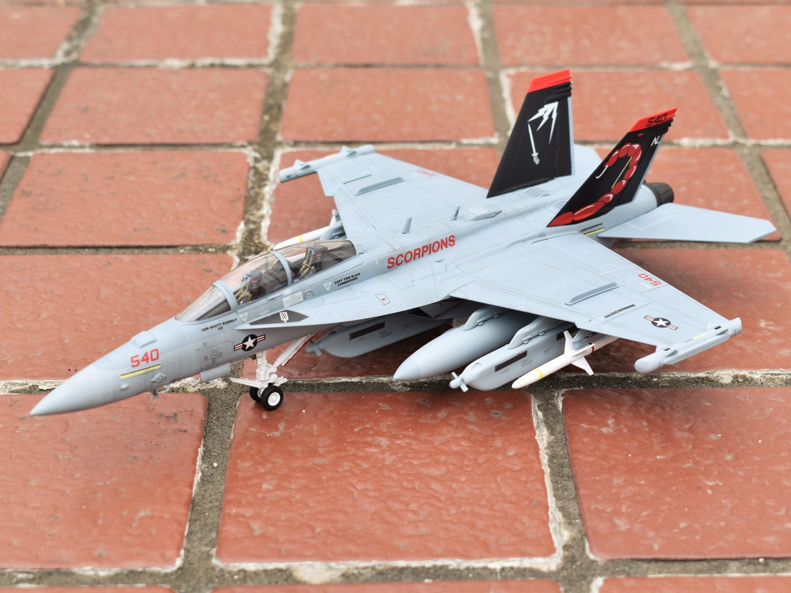 プラモデル完成品1/72EA-18Gグラウラー プラモデル完成品1/72EA-18G