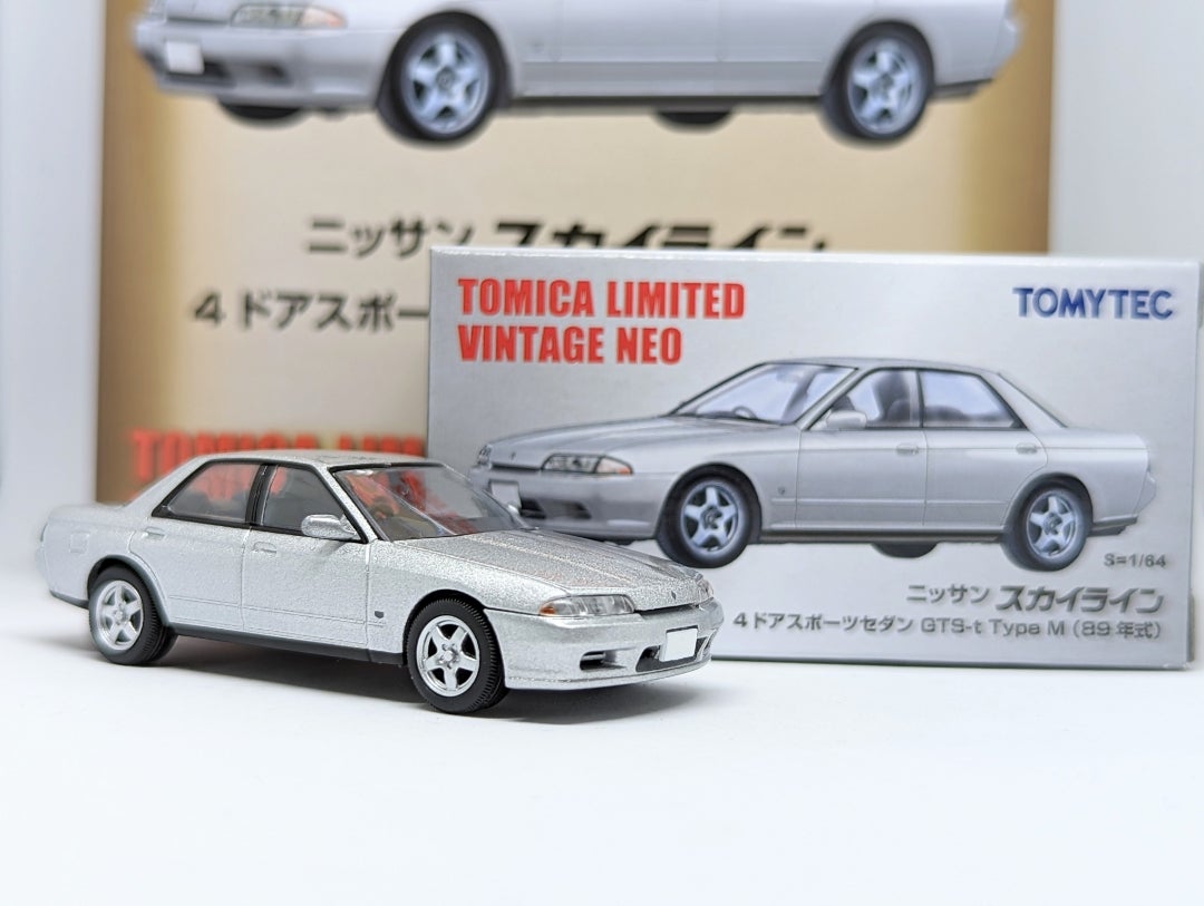 ミニカー 1/43 ハイストーリー 日産 スカイライン 4ドア スポーツ