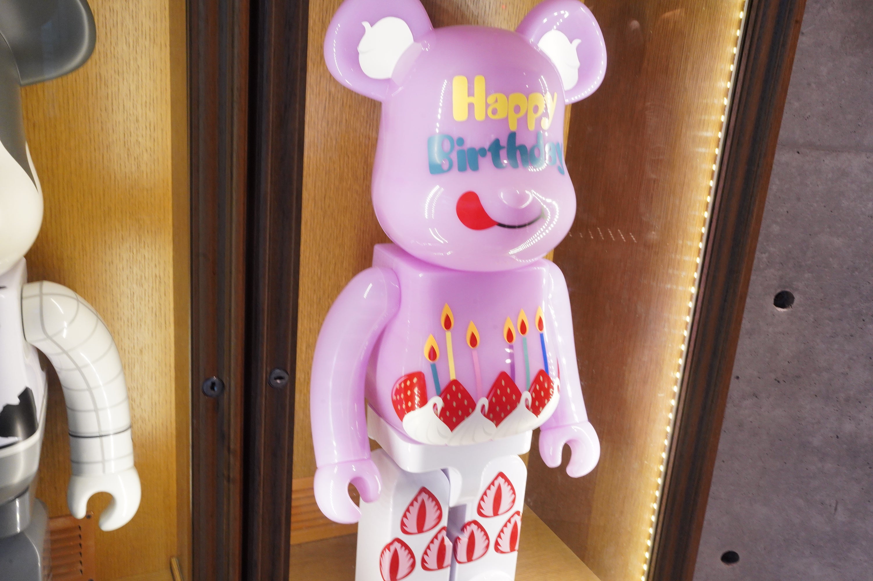 BE@RBRICK BAPE(R) × ペコちゃん 1000%（ピンク）【新品】 Amazon.co