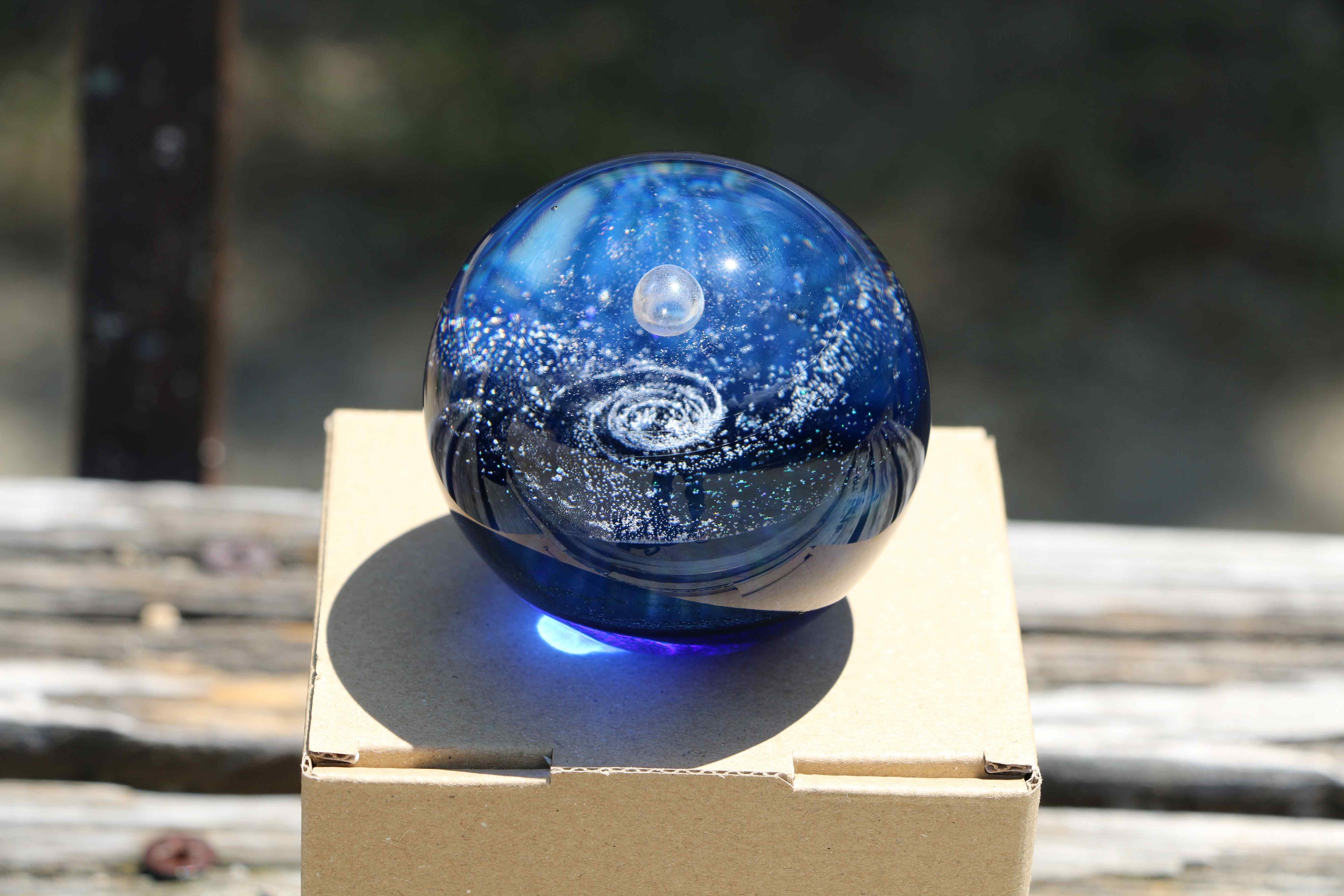 ガラスオブジェのアーティスト ワタナベカズオ氏の新作3作品について