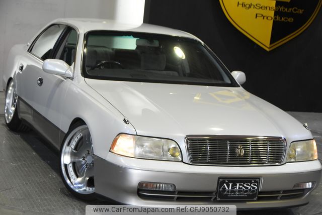 CROWN MAJESTA G TYPE モデルカー ゴールド 非売品 Amazon.co.jp: 1/30