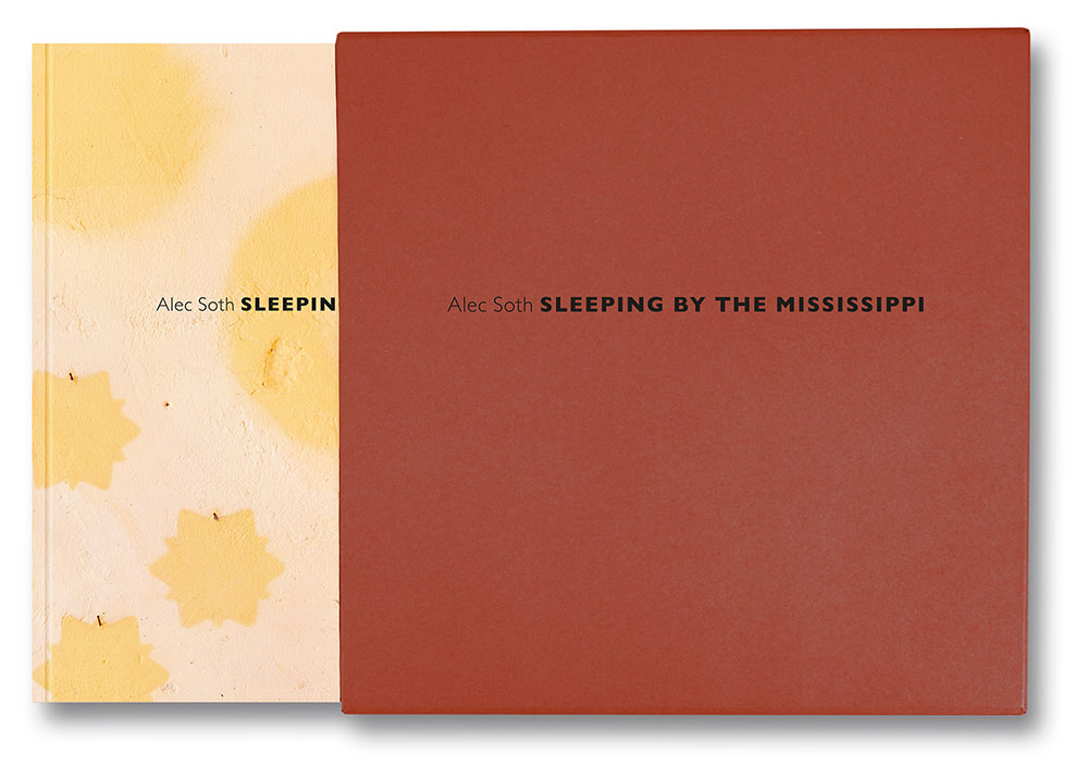 Alec Soth (アレック・ソス) の往年の名作『SLEEPING BY THE