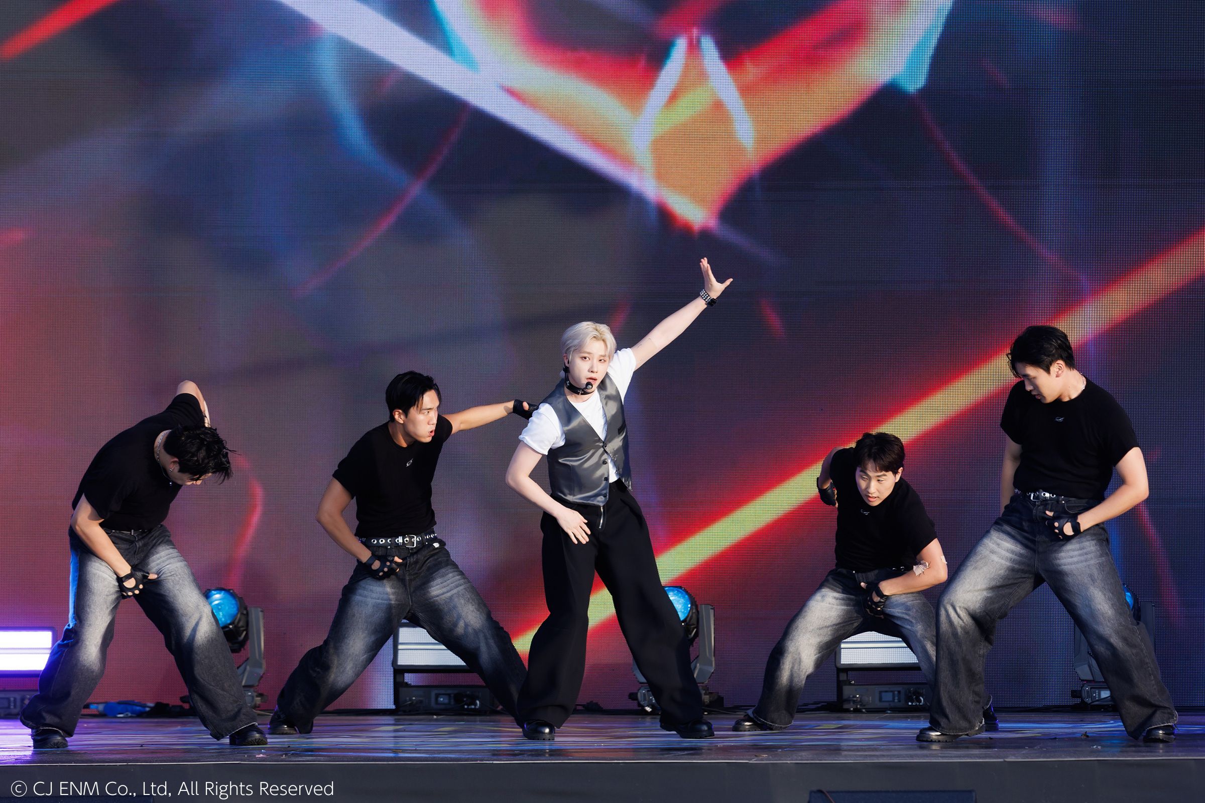 iKON JAY、EPEXらが豪華ステージを披露！XngHan&Xoulのデビュー