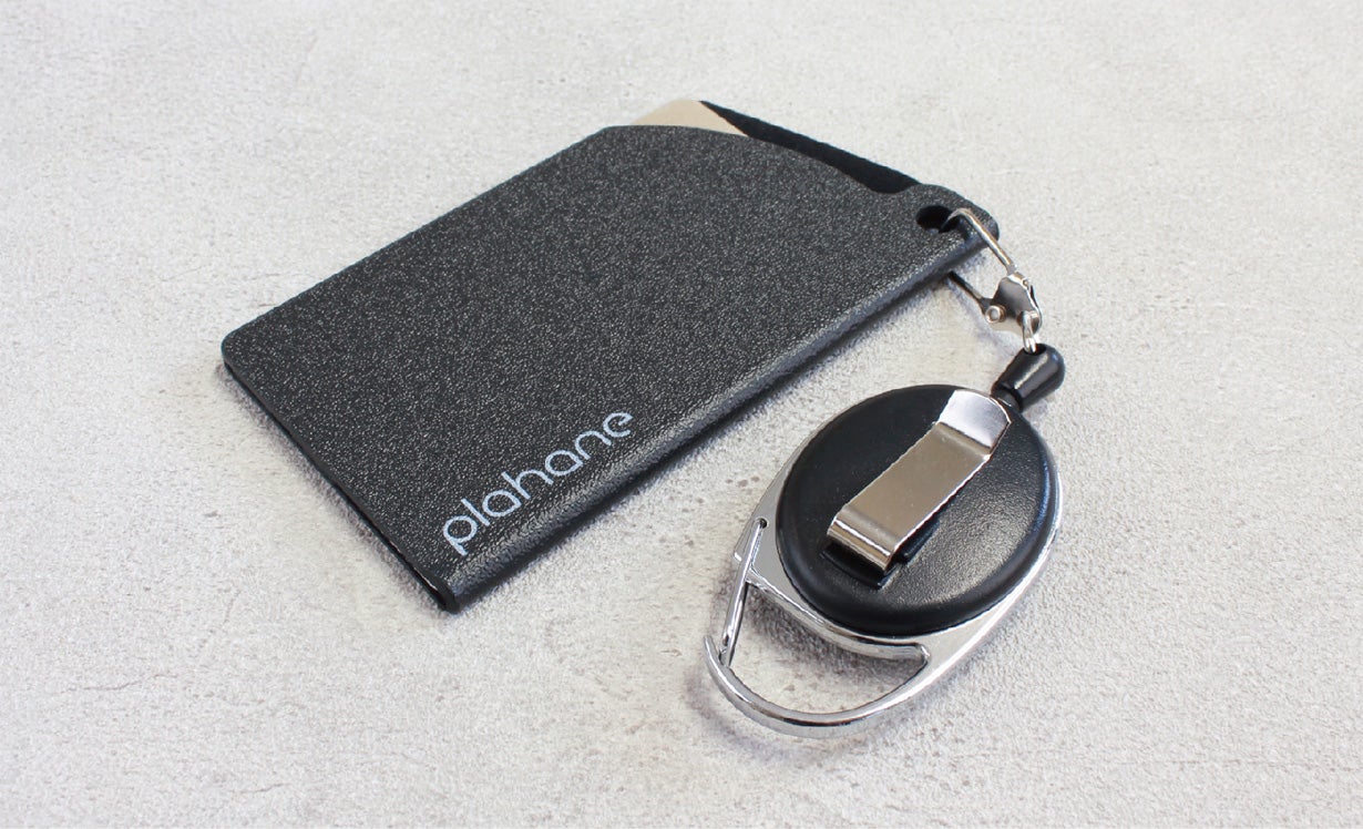 カード1枚のみで通勤・通学をスマートに。ICカード専用パスケース