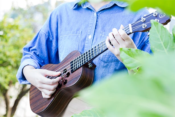 スマホと連動で簡単に曲を演奏できる♪スマートウクレレPopulele S1
