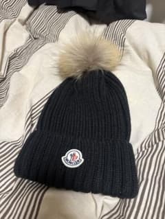 MONCLER 黒 ニット帽 ファー付きポンポン - メルカリ