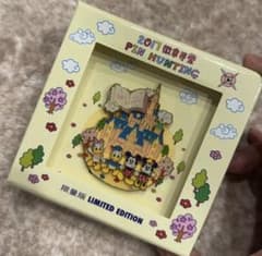 上海ディズニーランド正規品ミッキーフレンズ城 ピンバッジ限数500