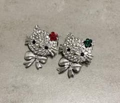 ハローキティ ブローチ キラキラ スワロフスキー - メルカリ