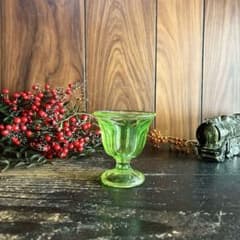 骨董 時代ガラス 若草色 プレスガラス 希少ラッパ型 菊割底 氷コップ