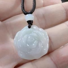 R2-01661 天然本翡翠 《本物保証》 翡翠ペンダント 薔薇 ネックレス