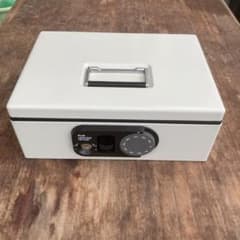 PLUS キャッシュボックス CB-030F 手提金庫 - メルカリ