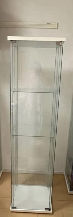 梱包・発送たのメル便】IKEA デトルフ ガラス扉キャビネット - メルカリ