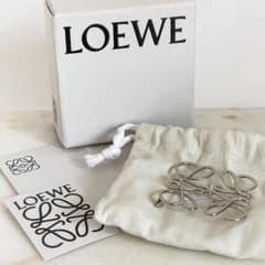 4045 LOEWE ロエベ アナグラム ロゴブローチ シルバー ロエウェ - メルカリ