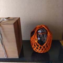 木箱入り オレンジの編み紐付き 飾り壺 - メルカリ