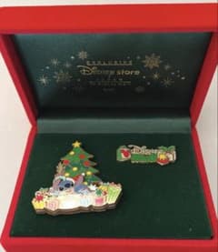 限定300】スティッチ クリスマス ピンバッジ Disney Store 箱付 - メルカリ