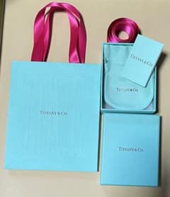 美品]Tiffanyティファニー バレンタイン限定ショッパーリボン空箱