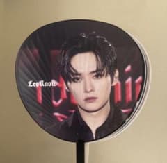 StrayKids リノ Leeknow うちわ4点セット - メルカリ