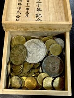 雑銭 桐箱入り(おまけ) 一圓銀貨 二銭 穴銭など コレクション A - メルカリ